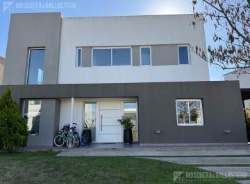 Casa · 532m² · 5 Ambientes · Casa - Santa Elena