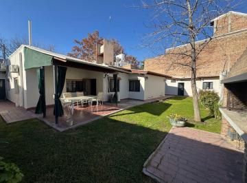 Casa de 12 ambientes, Ciudad de Mendoza · Conjunto Inmobiliario en Venta | Vivienda + Oficinas + Potencial Constructivo
