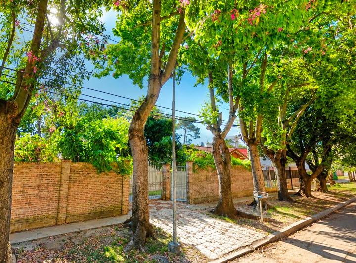 Casa · 180m² · 7 Ambientes · 2 Cocheras