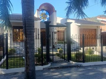 Casa · 231m² · 12 Ambientes · 2 Cocheras · Casa en Venta en Villa Carlos Paz Barrio La Cuesta 5 Dorm.