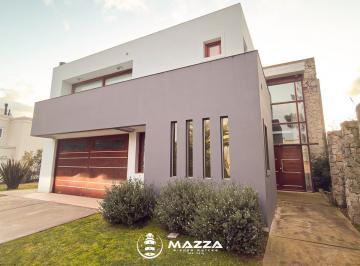 Casa · 364m² · 6 Ambientes · 2 Cocheras · Venta Casa Moderna - 6 Ambientes - Rumencó