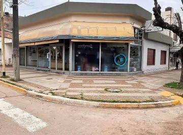 Casa · 155m² · 2 Dormitorios · 1 Cochera · Casa y Local en Venta en El Centro de Los Toldos