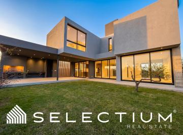 Casa · 451m² · 11 Ambientes · 2 Cocheras · Residencia de 1000 m² a Estrenar en La Pankana Vistas 3 Plantas Master Suite