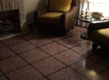 Casa en Venta de 3 ambientes Lomas de Zamora · Casa de 210 m² con 2 Dorm. en Venta en Lomas de Zamora