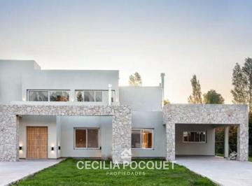 Casa · 268m² · 5 Ambientes · 2 Cocheras · Casa en Venta Barrio La Magdalena Canning