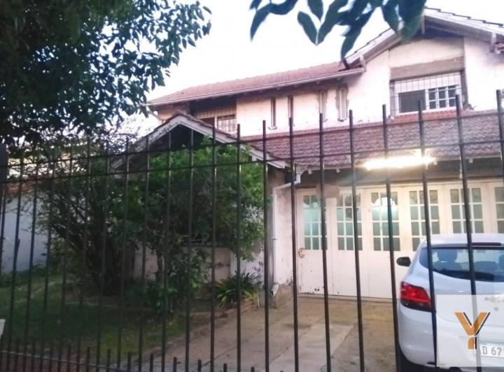 Casa · 221m² · 6 Ambientes · 2 Cocheras