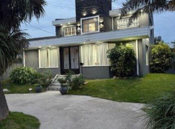 Casa · 243m² · 4 Ambientes · Venta Casa 4 Ambientes Mosconi 3400 Bosque Peralta Ramos