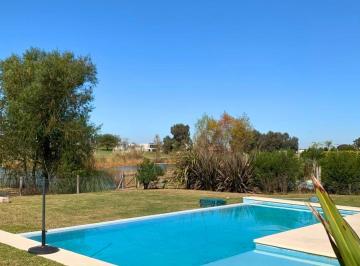 Casa · 225m² · 6 Ambientes · 1 Cochera · Casa en Venta en El Cantón Golf, El Cantón, Escobar