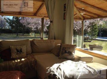 Hotel · 400m² · 9 Ambientes · 5 Cocheras · Quinta en Cuadro Benegas
