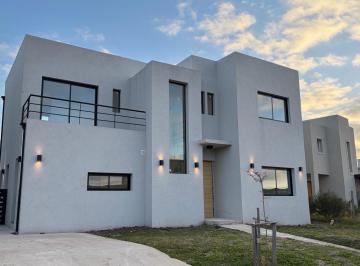 Casa · 563m² · 6 Ambientes · 3 Cocheras · Casa - Santa Elisa