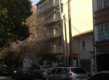Departamento de 1 ambiente, Almirante Brown · Departamento de 85 m² en Alquiler en Adrogué con Balcón