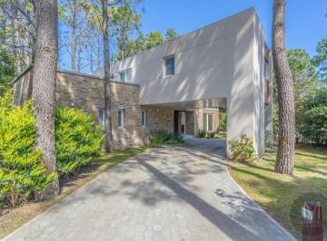 Casa · 411m² · 5 Ambientes · Casa en Alquiler Pinamar Chico