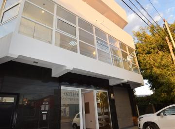 Oficina comercial de 6 ambientes, Neuquén · Alquiler de Piso Completo con 6 Oficinas Distribuidas.
