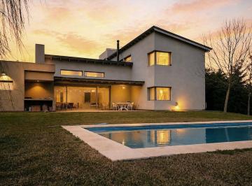 Casa · 312m² · 7 Ambientes · 3 Cocheras · Nuevo Valor! Financia! Venta/alquiler Casa en Chacras de La Reserva, Campana.
