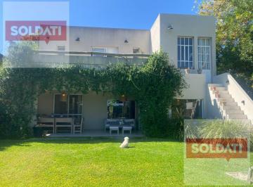 Casa · 300m² · 5 Ambientes · 3 Cocheras · Casa en Alquiler con Muebles en Santa Barbara