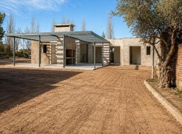 Casa · 115m² · 5 Ambientes · 2 Cocheras · Casa en Lujan de Cuyo
