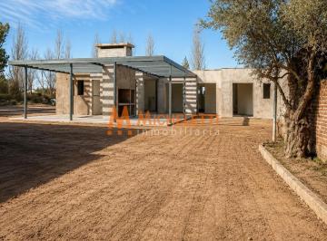 Casa · 115m² · 5 Ambientes · 2 Cocheras · Casa en Lujan de Cuyo