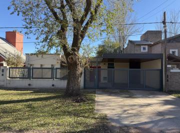Casa · 165m² · 6 Ambientes · 2 Cocheras · Casa en Alquiler Permanente 3 Dorm. Mas Comodin con Piscina - Funes