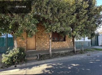 Casa · 170m² · 5 Ambientes · 2 Cocheras · Casa de 3 Dorm. con Quincho y Patio