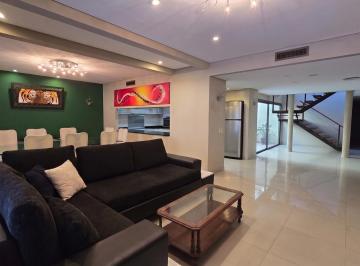Casa · 318m² · 8 Ambientes · 2 Cocheras · Venta Casa 8 Ambientes Lote Propio con Jardin y Cochera en Agronomia