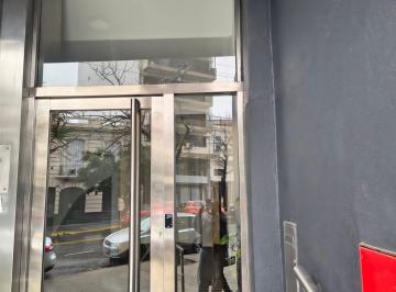 Entrada edificio · Departamento 2 Ambientes - Parque Chacabuco
