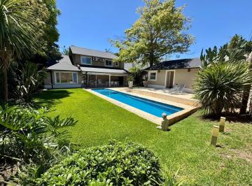 Casa · 250m² · 5 Ambientes · 3 Cocheras · Alquiler Anual - Casa en un Lote - Miraflores Country Club