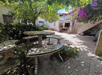 Casa · 323m² · 4 Ambientes · 1 Cochera · Casa en Venta de 4 Amb en Tapiales Sobre Av