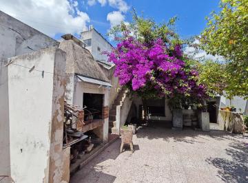 Casa · 323m² · 4 Ambientes · 1 Cochera · Casa en Venta de 4 Amb en Tapiales Sobre Av