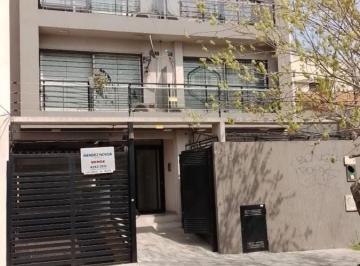 Garage , Lomas de Zamora · Cochera Cubierta en Excelente Ubicación (Con Expensas)