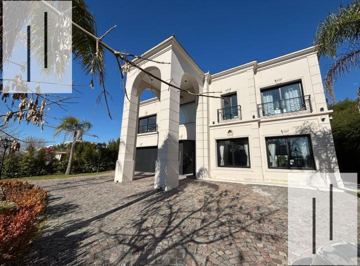 Casa · 509m² · 4 Dormitorios · 6 Cocheras