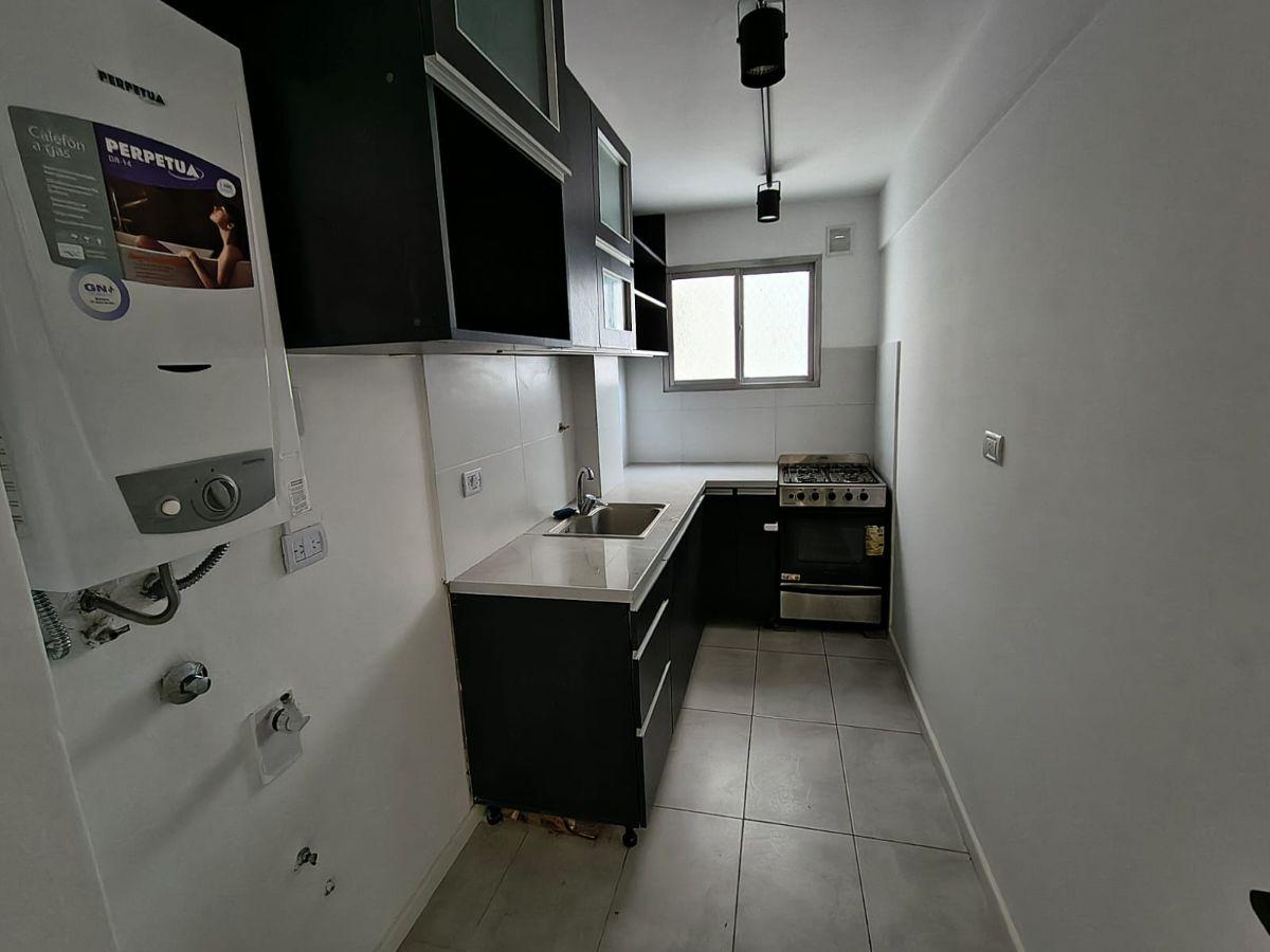 Departamento de 2 ambientes reciclado con balcón al frente – 40m²