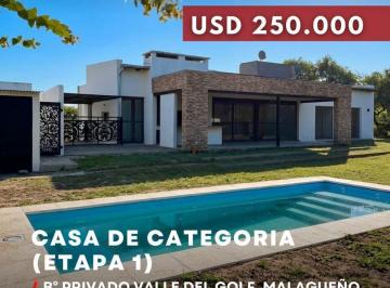 Casa · 857m² · 6 Ambientes · 1 Cochera · Venta Casa de 3 Dorm. con Pileta en Barrio Privado Valle del Golf Etapa 1 - Malagueño