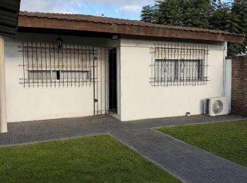 Casa de 4 ambientes, Moreno · Casa 4 Ambientes con Pileta y Cochera en Alquiler