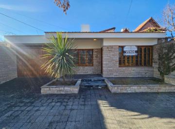 Casa de 4 ambientes, Luján de Cuyo · Casa de 229 m² con 3 Dorm. en Venta en Luján de Cuyo