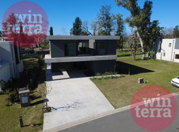 Casa · 268m² · 6 Ambientes · 2 Cocheras · Casa a Estrenar en Azzurra Tortugas, 366 m², Gran Lote Interno Orientacion Noreste con Pileta