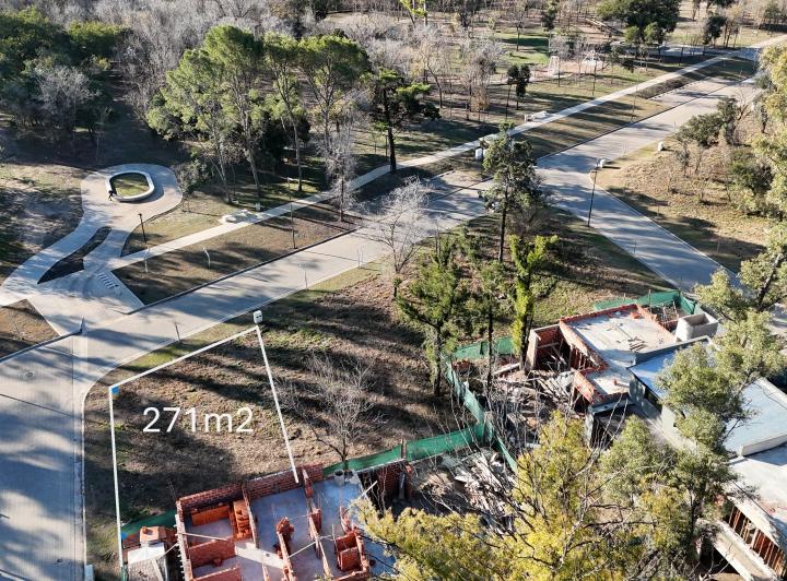 Terreno · 271m²