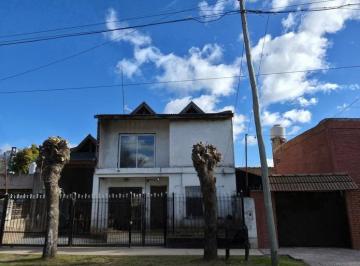 Casa · 184m² · 3 Ambientes · 1 Cochera · Casa en Venta Burzaco Apta Crédito