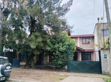 Casa de 6 ambientes, Ituzaingó · Amplia y Solida Casa con 4 Dorm. y Dos Baños, Pileta Ituzaingo Norte