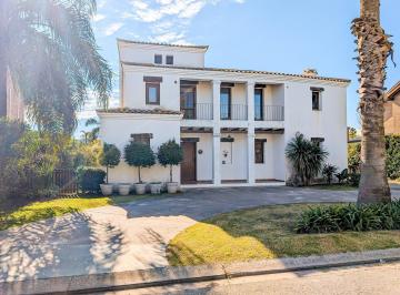 Casa · 240m² · 6 Ambientes · 3 Cocheras · Casa 3d - Jardin - Piscina - Funes Hills San Marino