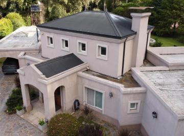 Casa · 380m² · 8 Ambientes · 3 Cocheras · Casa en Venta