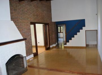 Casa · 150m² · 5 Ambientes · 1 Cochera · Venta de Casa en Marcos Paz