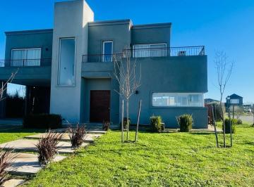 Casa · 893m² · 6 Ambientes · 6 Cocheras · Casa a La Venta en San Sebastian