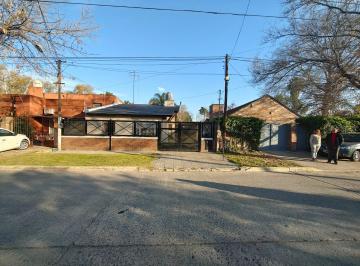 Casa · 75m² · 4 Ambientes · 2 Cocheras · Casa en Venta