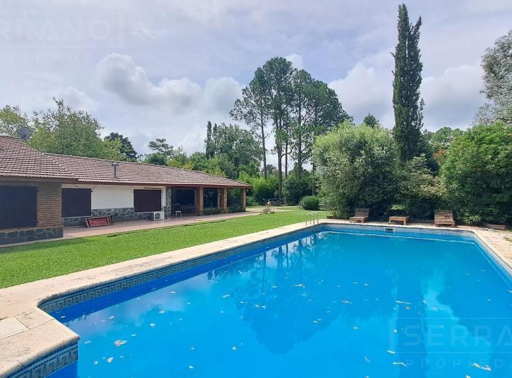 Casa · 186m² · 6 Ambientes · 2 Cocheras