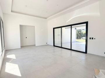 Casa · 205m² · 5 Ambientes · 2 Cocheras · Venta Casa 5 Ambientes San Matias Área 4 Interno