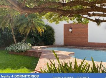 Casa · 314m² · 8 Ambientes · 1 Cochera · Casa C/jardín y Pileta en B°martin