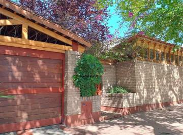 Casa · 222m² · 6 Ambientes · 1 Cochera · Venta Casa Mendoza Capital Quinta Seccion