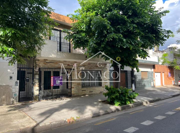 Casa · 140m² · 4 Ambientes · 4 Cocheras