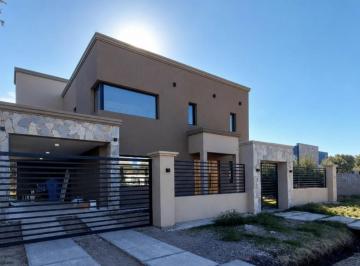 Casa de 4 ambientes, San Rafael · Oportunidad Exclusiva – Casa a Estrenar en Barrio Privado | San Rafael, Mendoza.