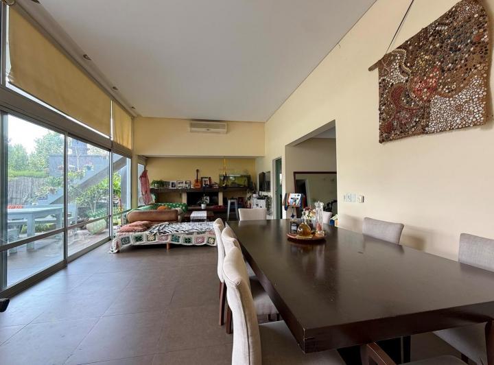 Casa · 147m² · 3 Ambientes · 2 Cocheras